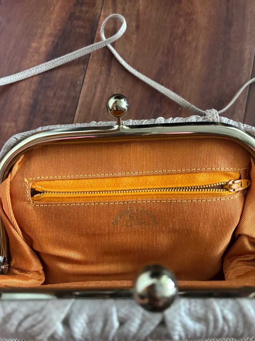 Leather Vintage Cream Textured Kiss-Lock Shoulder Bag